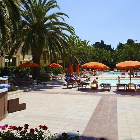 Hotel Oasis-2